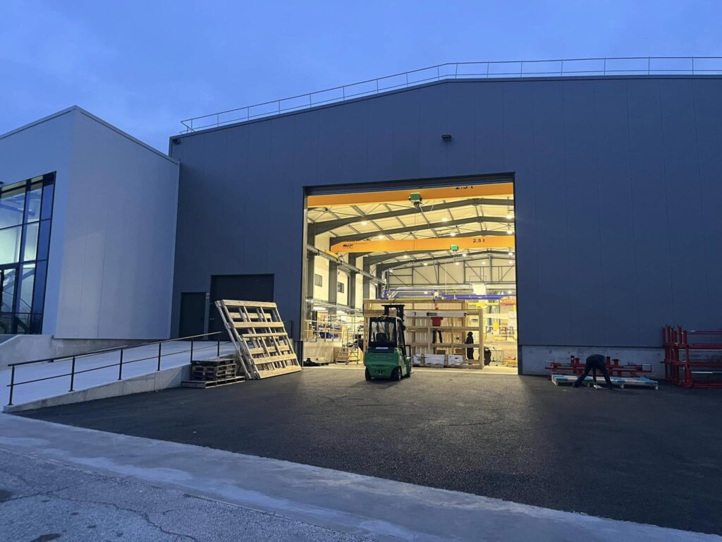 Préparation de commande en espace de stockage logistique sécurisé